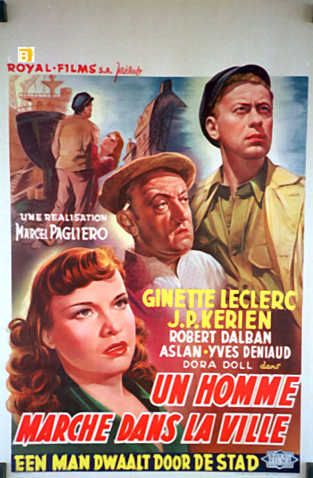 HOMME MARCHE DANS LA VILLE, UN