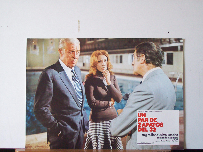 UN PAR DE ZAPATOS DEL 32