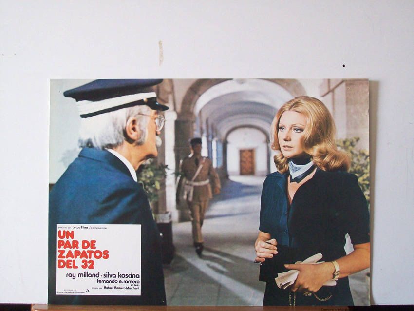 UN PAR DE ZAPATOS DEL 32