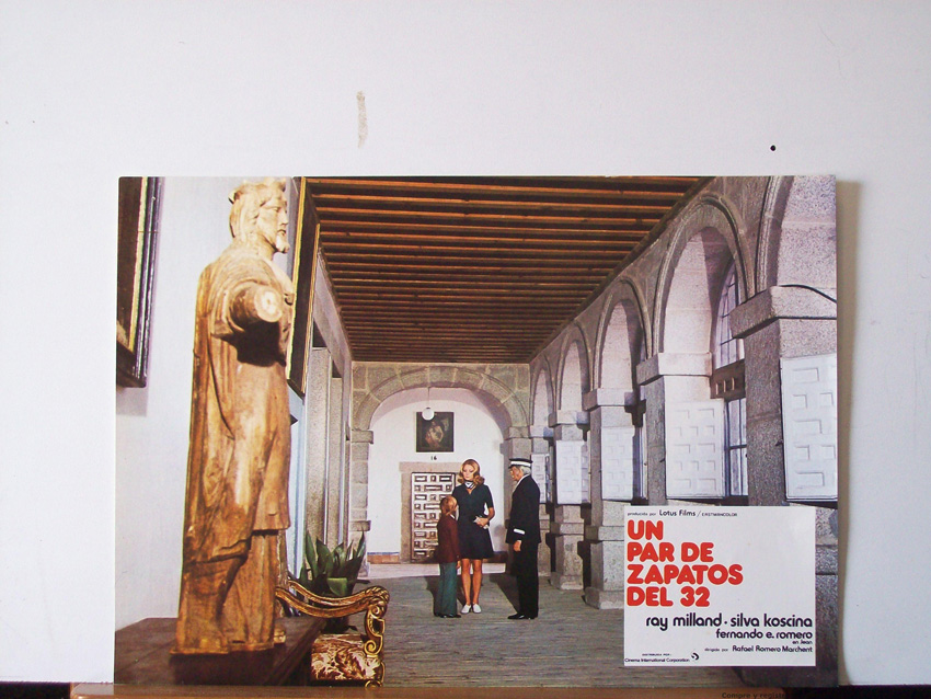 UN PAR DE ZAPATOS DEL 32