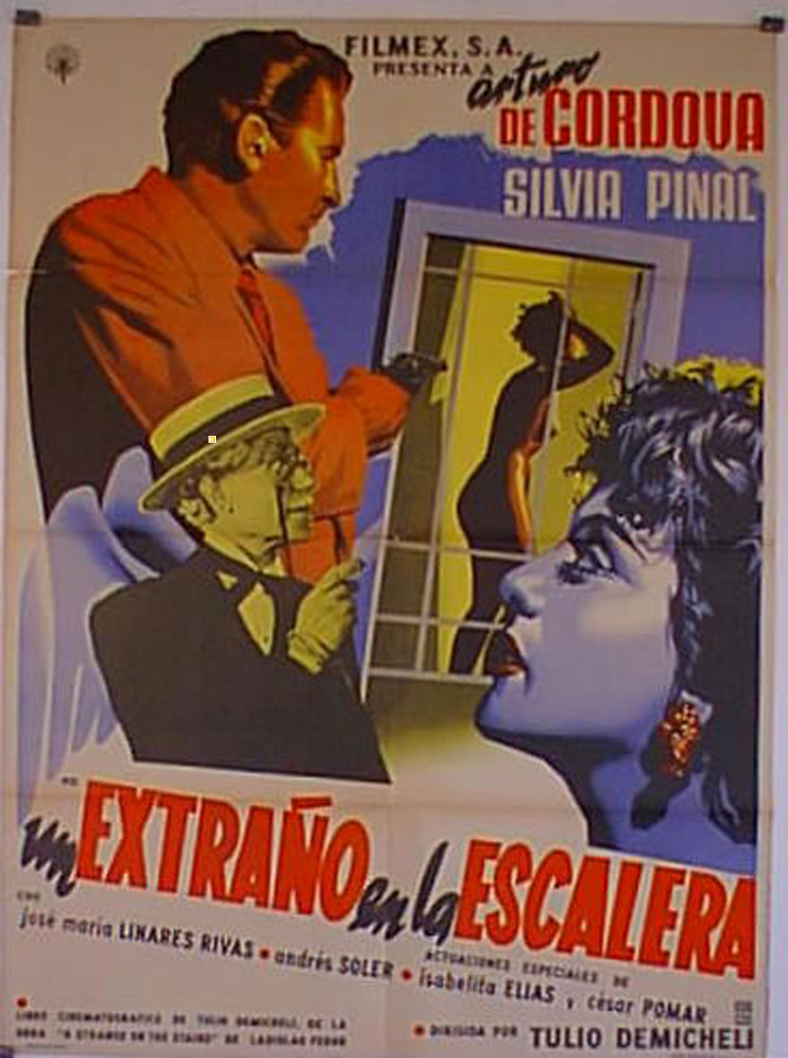 EXTRAO EN LA ESCALERA, UN