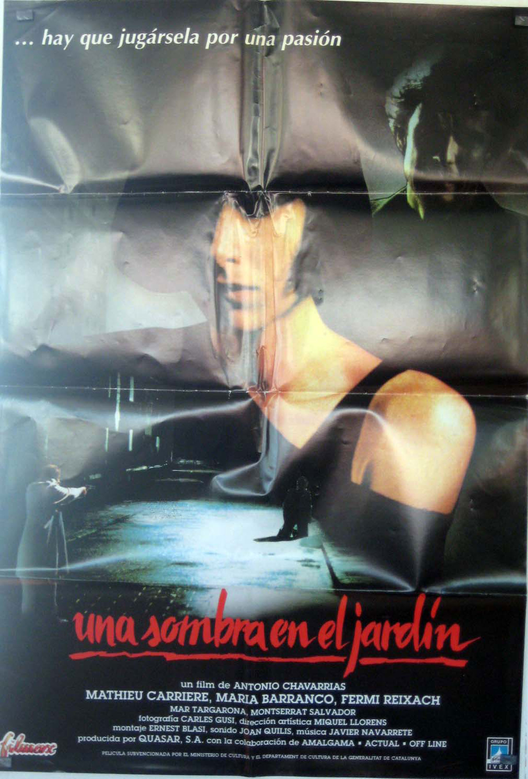 UNA SOMBRA EN EL JARDIN