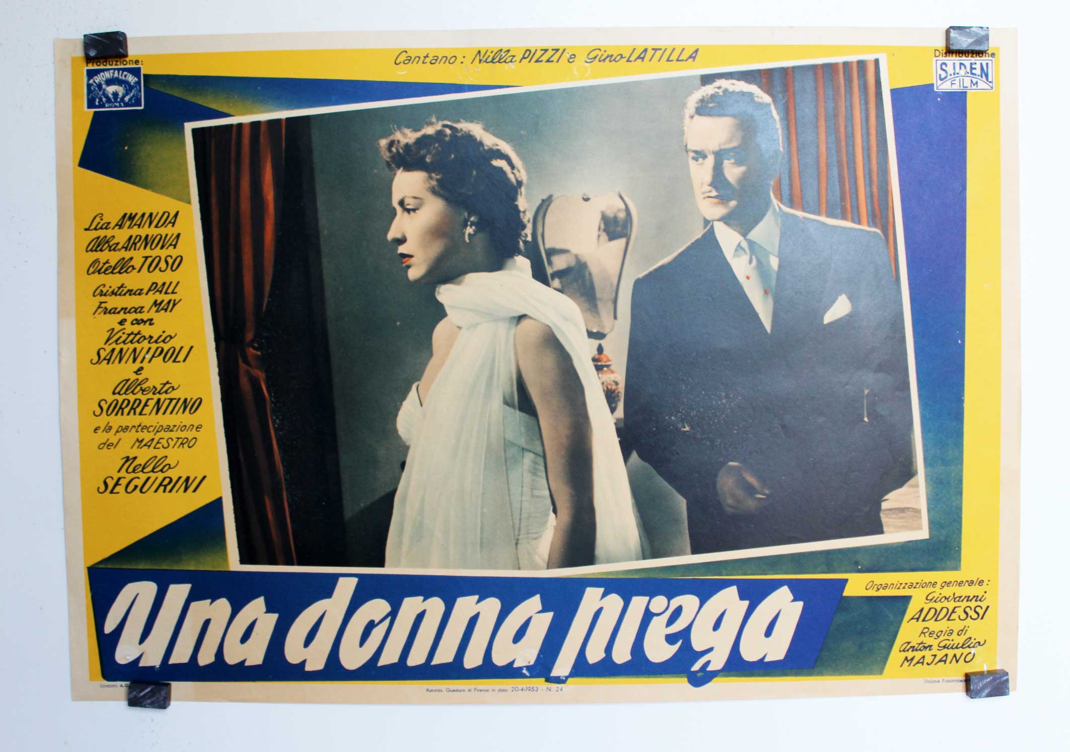 UNA DONNA PREGA