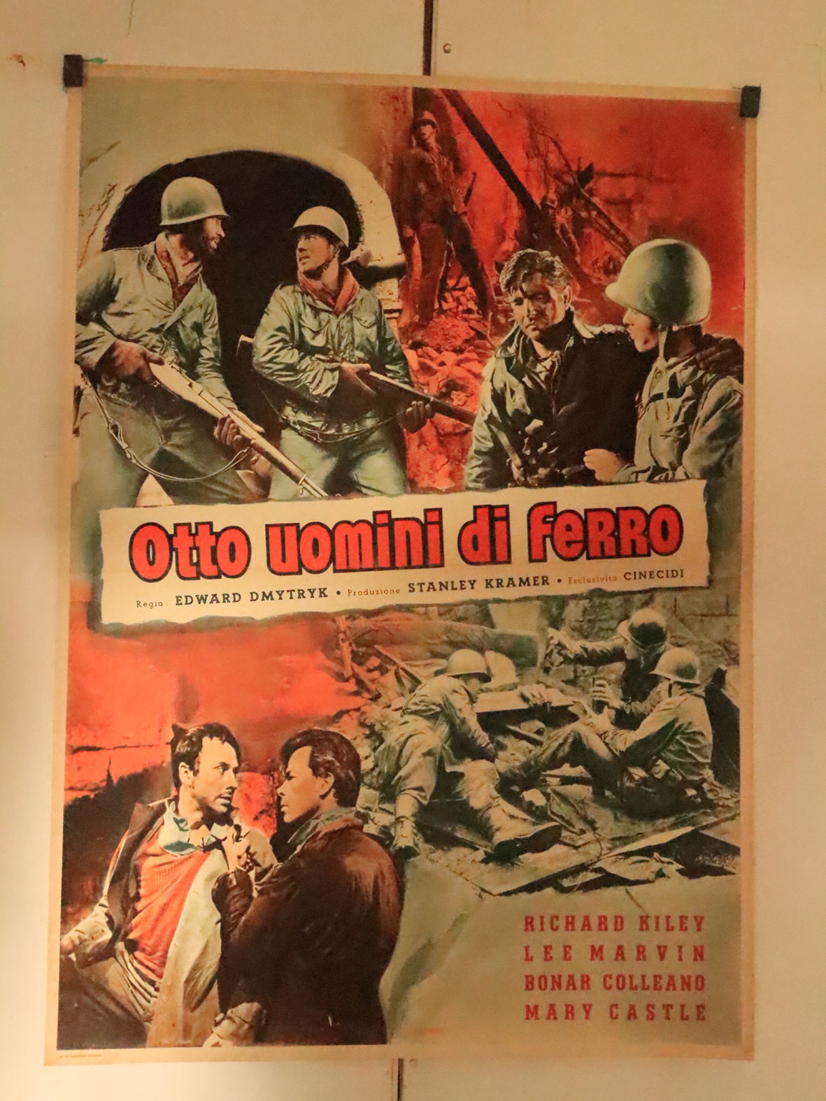 OTTO UOMINI DI FERRO