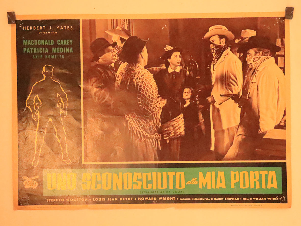 UNO SCONOSCIUTO ALLA MIA PORTA