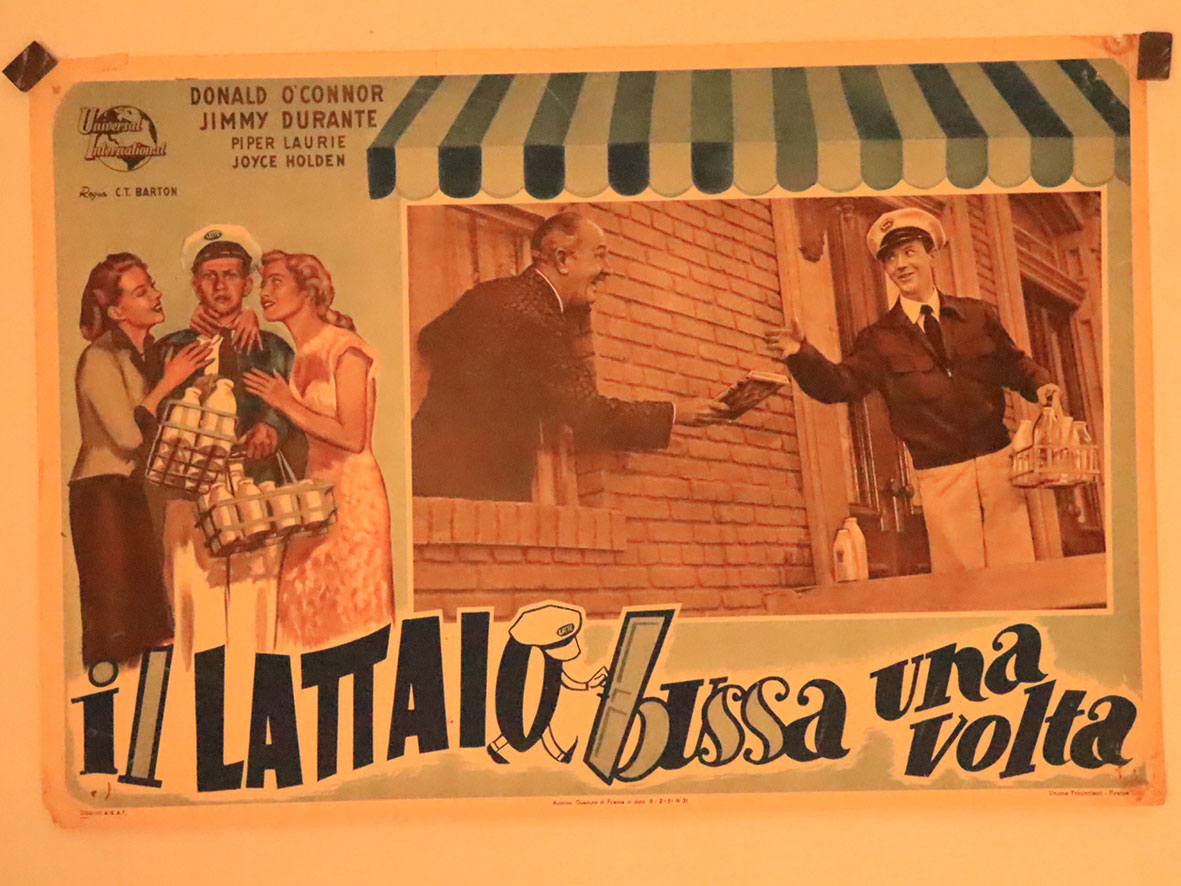 IL LATTAIO BUSSA UNA VOLTA