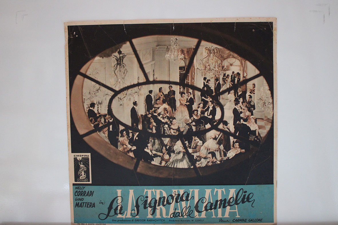 LA SIGNORA DALLE CAMELIE