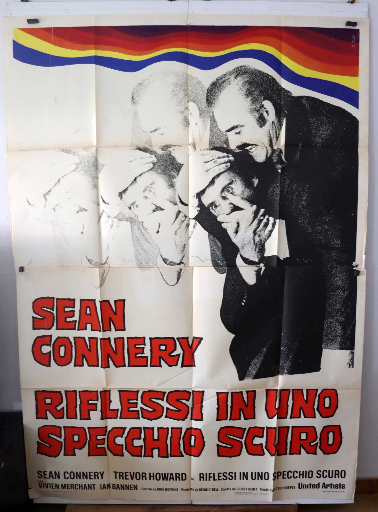 RIFLESSI IN UNO SPECCHIO SCURO