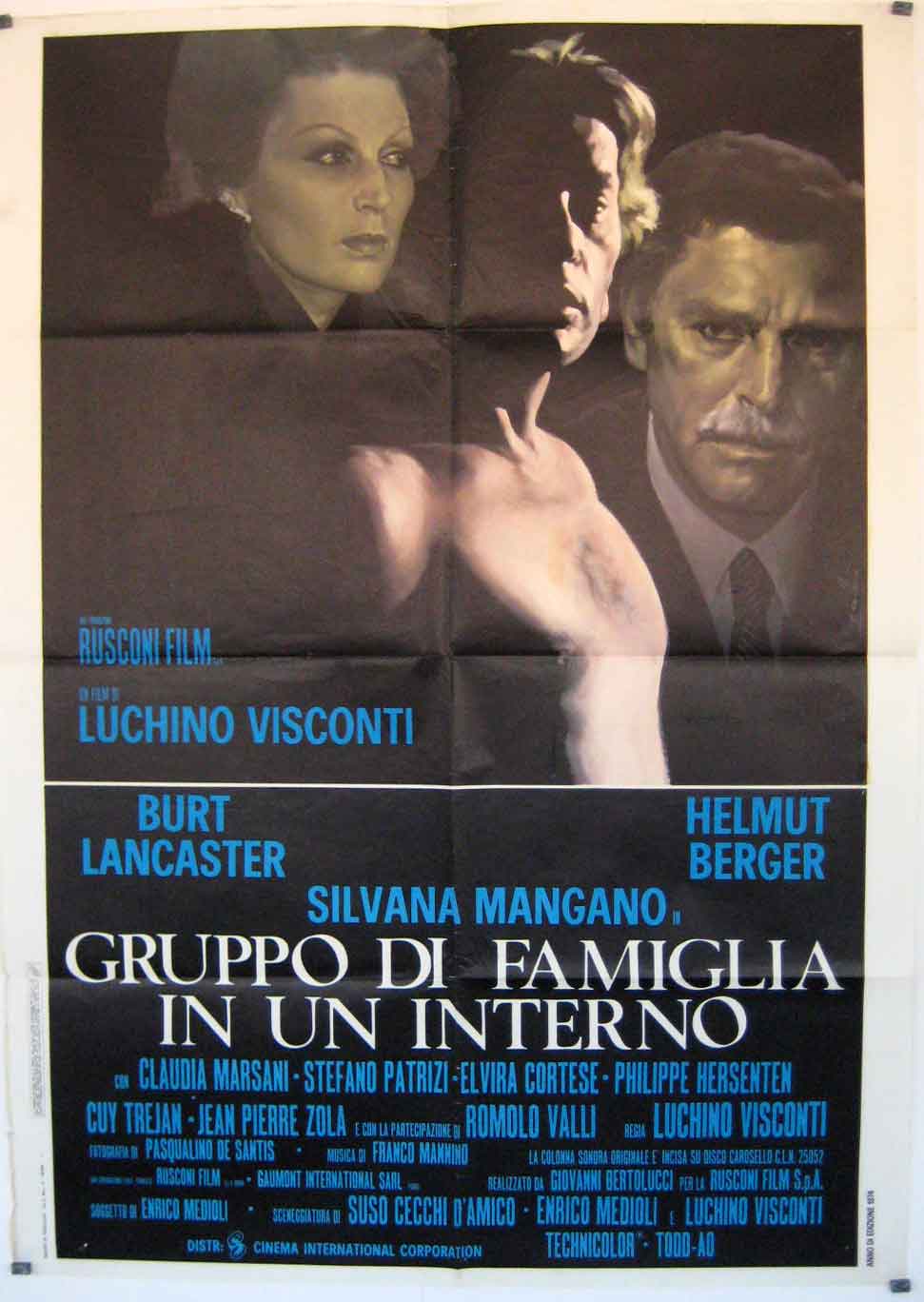 GRUPPO DI FAMIGLIA IN UN INTERNO 1