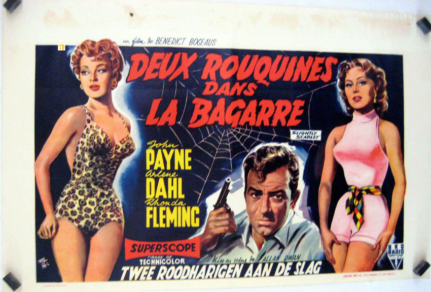 DEUX ROUQUINES DANS LA BAGARRE